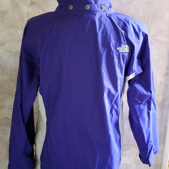 The Northface water resistant jacket - Picture 3 of 12